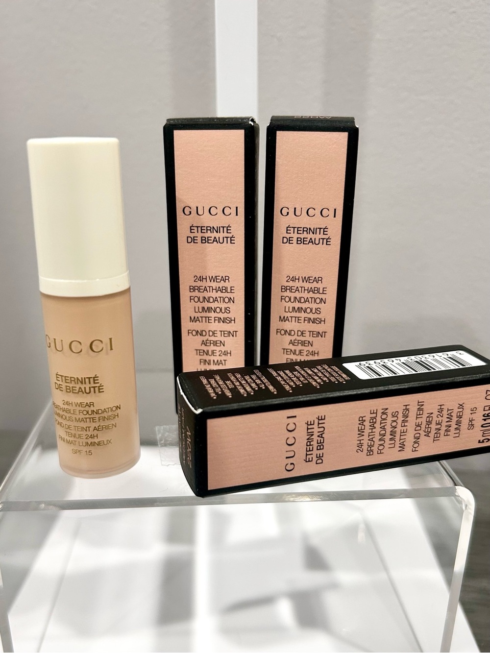 Gucci Éternité de Beauté 24H Wear Breathable Foundation- Fair Medium 220W